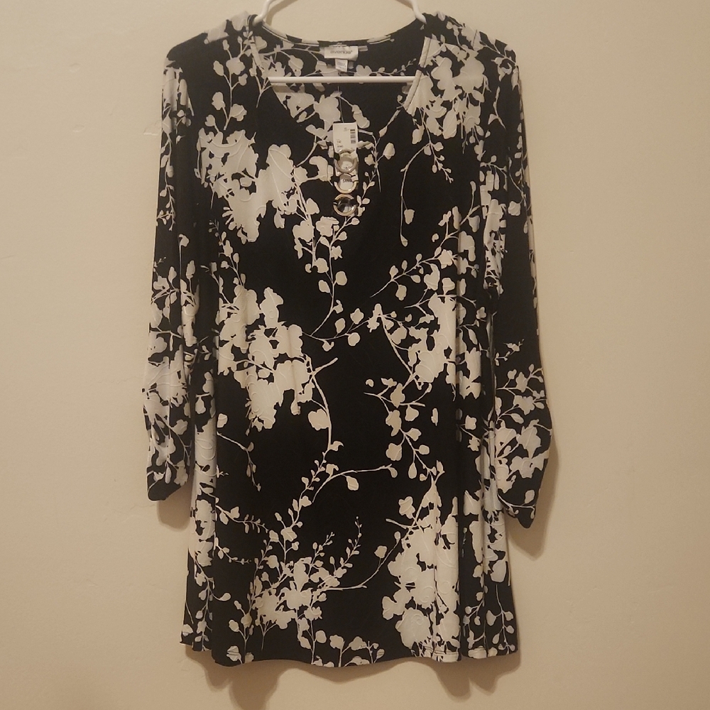 Avenue Black and White Floral Top